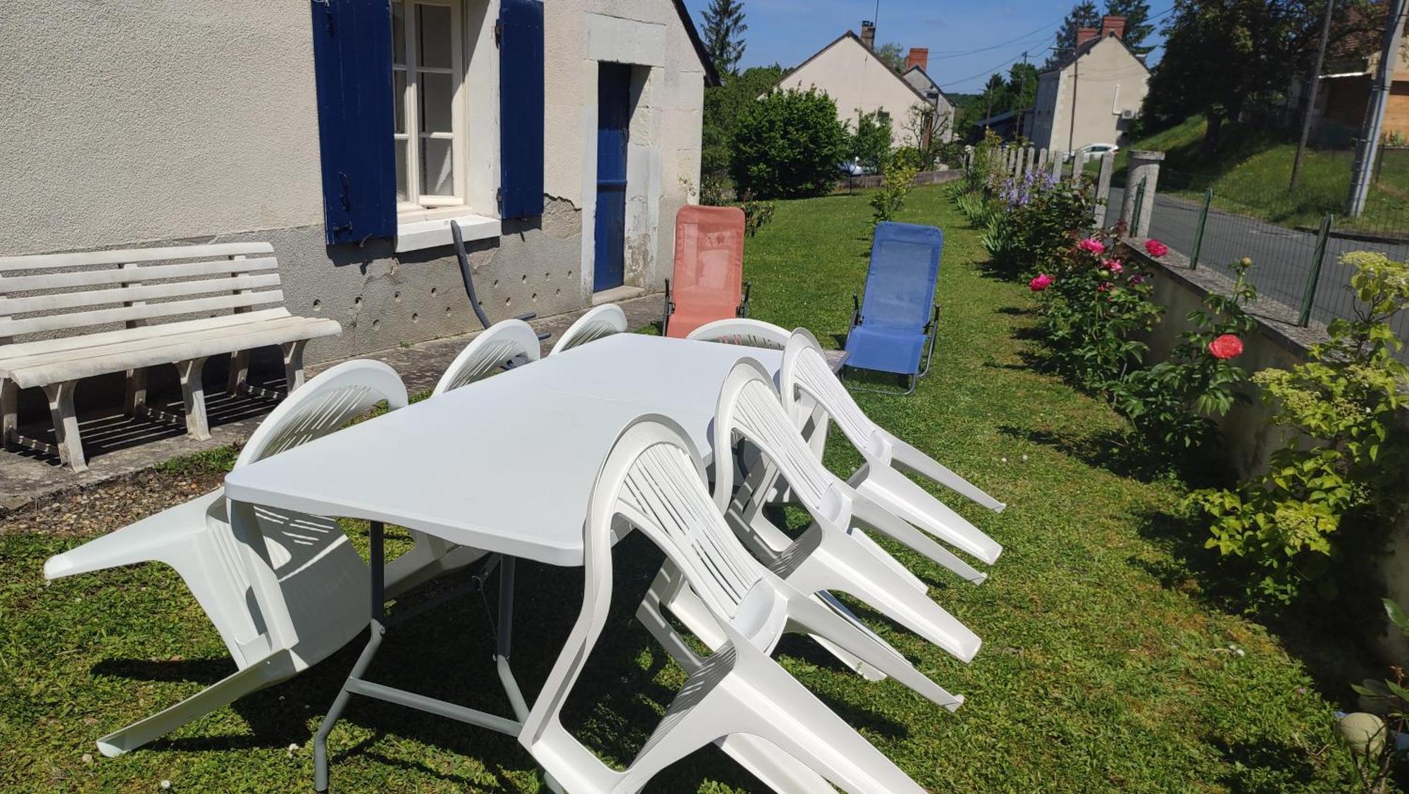 Maison Plain Pied, 2 Chambres, Longere Typique , Fraiche, Dans Bourg Avec Tous Commerces Lucay-le-Male Exterior photo
